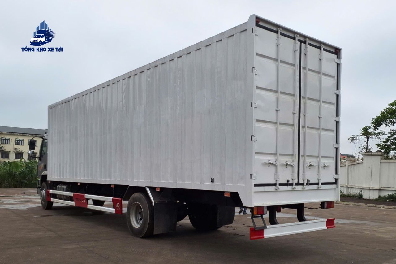 CHENLONG M3 200HP (4 MÁY) THÙNG KÍN CONTAINER 7.7 TẤN